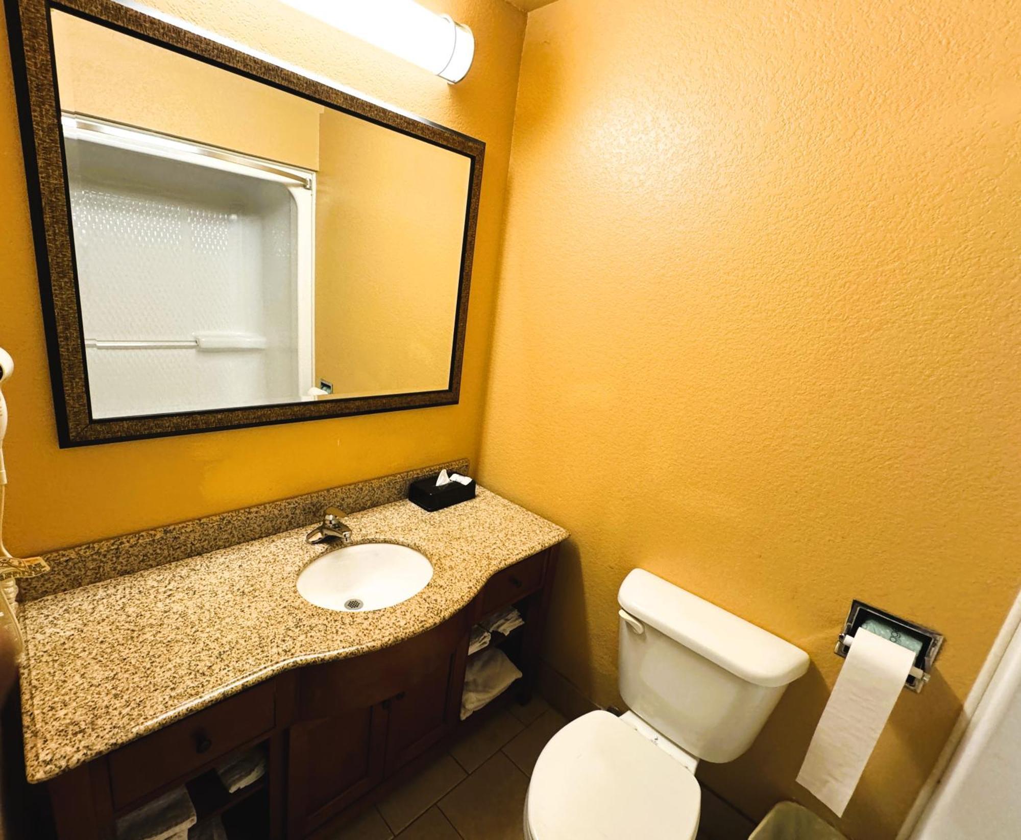Quality Inn & Suites Mcalester On Hwy 69 & Us 75 Eksteriør billede